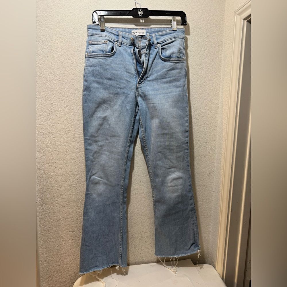 COPY - 👖 ZARA LIGHT WASH STRAIGHT ANKLE LENGTH RAW HEM JEANS size 4
